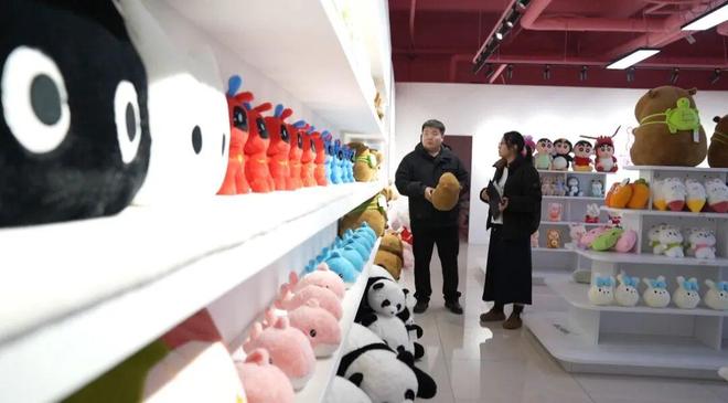 白溝新城毛絨玩具市場迎銷售旺季高峰，創(chuàng)意與品質(zhì)助推產(chǎn)業(yè)升級(jí)