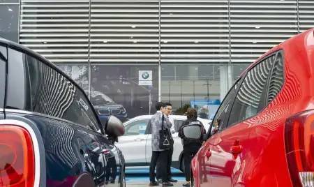 開車10年,才發(fā)現(xiàn)汽車后視鏡用這些 笨招 ,關鍵時刻有大作用